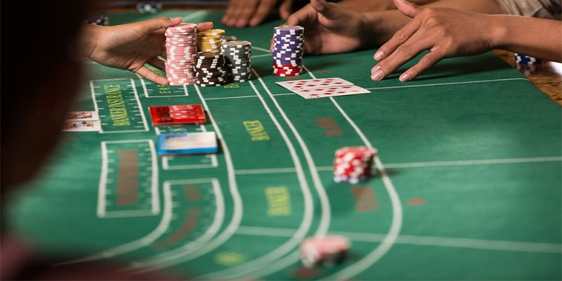 Luật chơi và luật kéo bài Baccarat tương tự như cách chơi bài cào tại Việt Nam Luật chơi và luật kéo bài Baccarat tương tự như cách chơi bài cào tại Việt Nam